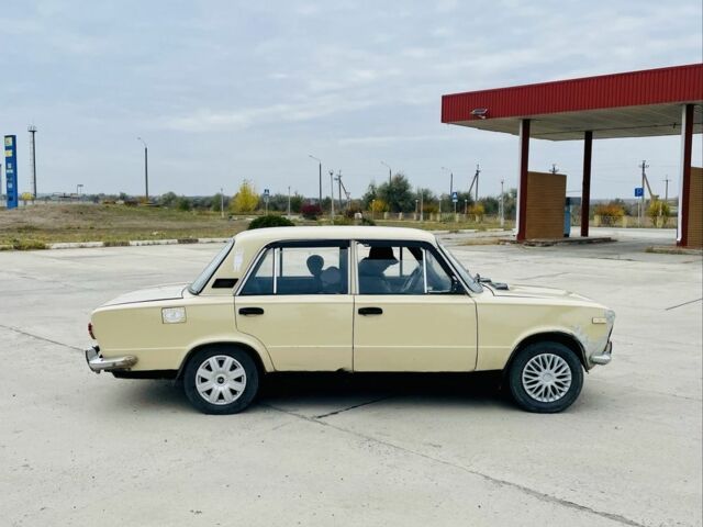 ВАЗ 2103 1983 в Синельниковом на Automoto.ua Бежевый ВАЗ 2103, объемом двигателя 0 л и пробегом 150 тыс. км за 600 $, фото 2 на Automoto.ua