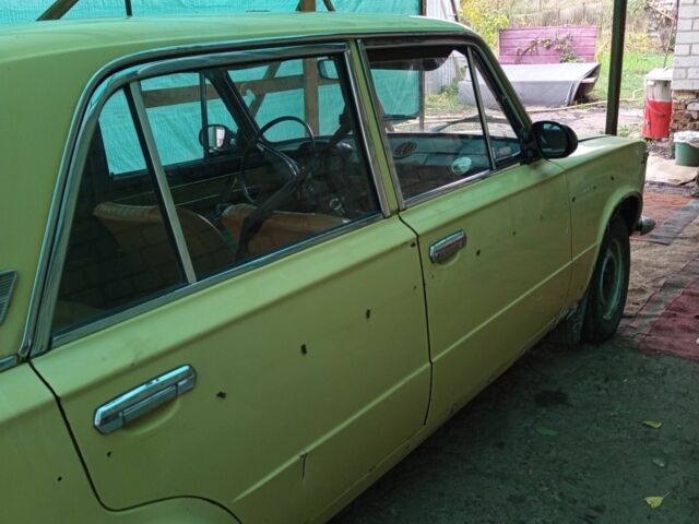 ВАЗ 2103 1990 в Синельниковом на Automoto.ua Бежевый ВАЗ 2103, объемом двигателя 1.3 л и пробегом 90 тыс. км за 833 $, фото 6 на Automoto.ua