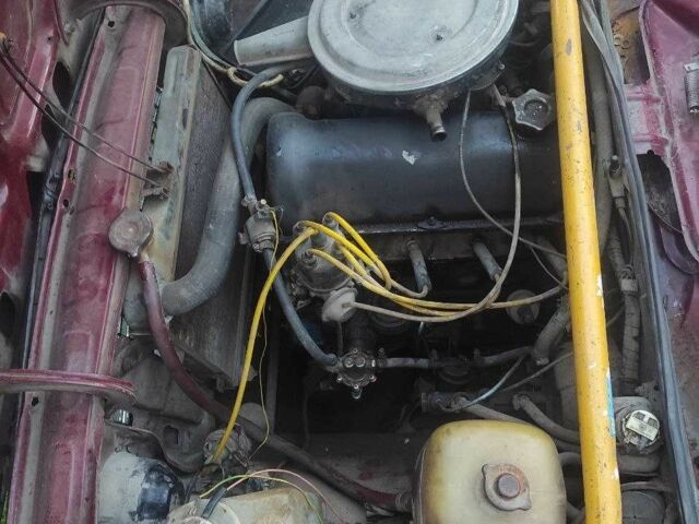 ВАЗ 2103 1972 в Стрые на Automoto.ua Красный ВАЗ 2103, объемом двигателя 1.5 л и пробегом 120 тыс. км за 200 $, фото 4 на Automoto.ua