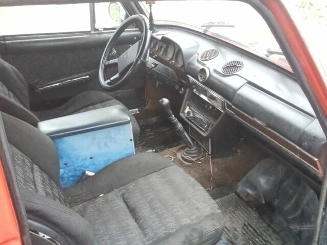 Красный ВАЗ 2103, объемом двигателя 1.5 л и пробегом 200 тыс. км за 572 $, фото 6 на Automoto.ua