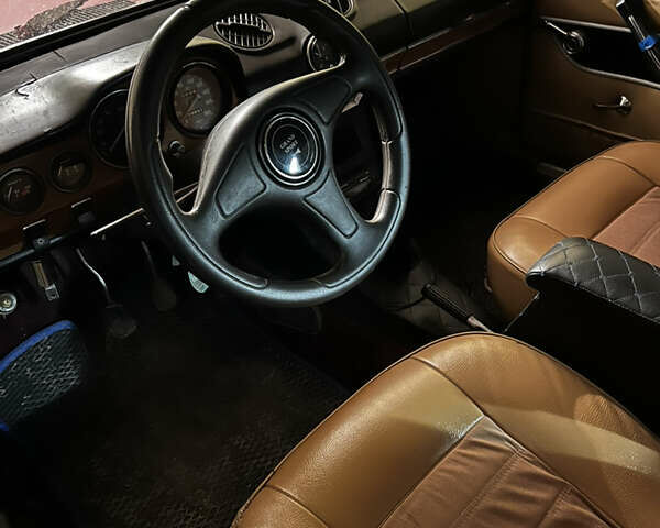 Красный ВАЗ 2103, объемом двигателя 1.5 л и пробегом 300 тыс. км за 800 $, фото 4 на Automoto.ua