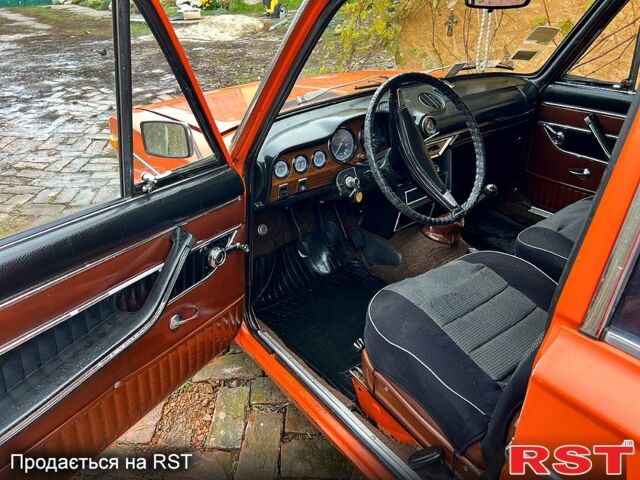 ВАЗ 2103 1974 в Золотоноше на Automoto.ua Красный ВАЗ 2103, объемом двигателя 1.5 л и пробегом 0 тыс. км за 1000 $, фото 1 на Automoto.ua