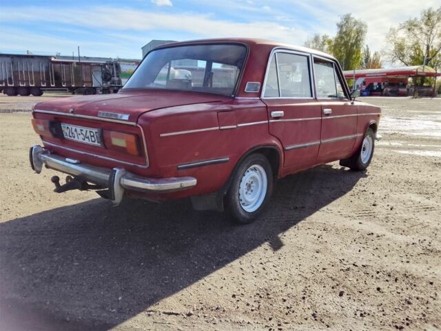 ВАЗ 2103 1975 в Коростене на Automoto.ua Красный ВАЗ 2103, объемом двигателя 0 л и пробегом 444 тыс. км за 500 $, фото 2 на Automoto.ua