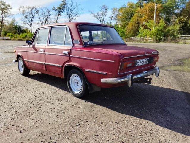 ВАЗ 2103 1975 в Коростене на Automoto.ua Красный ВАЗ 2103, объемом двигателя 0 л и пробегом 444 тыс. км за 500 $, фото 3 на Automoto.ua