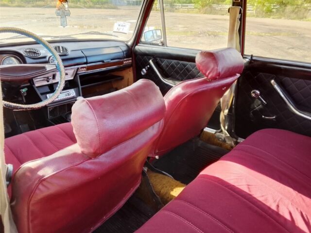 ВАЗ 2103 1975 в Коростене на Automoto.ua Красный ВАЗ 2103, объемом двигателя 0 л и пробегом 444 тыс. км за 500 $, фото 5 на Automoto.ua