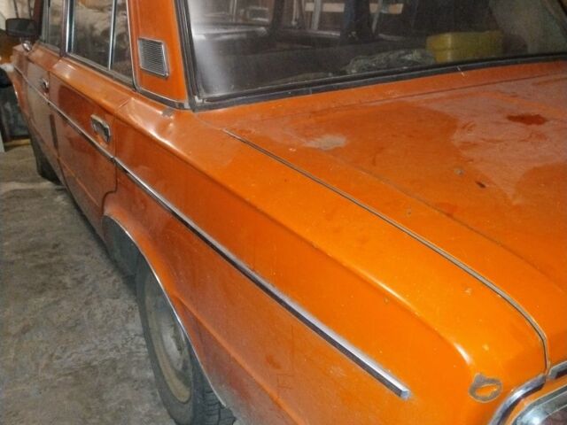 Красный ВАЗ 2103, объемом двигателя 1.5 л и пробегом 110 тыс. км за 800 $, фото 2 на Automoto.ua