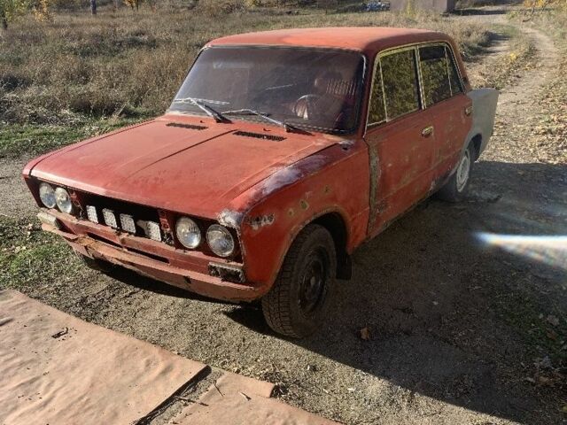 Красный ВАЗ 2103, объемом двигателя 1 л и пробегом 666 тыс. км за 400 $, фото 1 на Automoto.ua