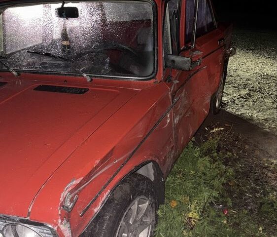 ВАЗ 2103 1976 в Синельниковом на Automoto.ua Красный ВАЗ 2103, объемом двигателя 1.5 л и пробегом 65 тыс. км за 500 $, фото 2 на Automoto.ua