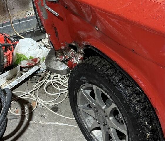 ВАЗ 2103 1976 в Синельниковом на Automoto.ua Красный ВАЗ 2103, объемом двигателя 1.5 л и пробегом 65 тыс. км за 500 $, фото 4 на Automoto.ua