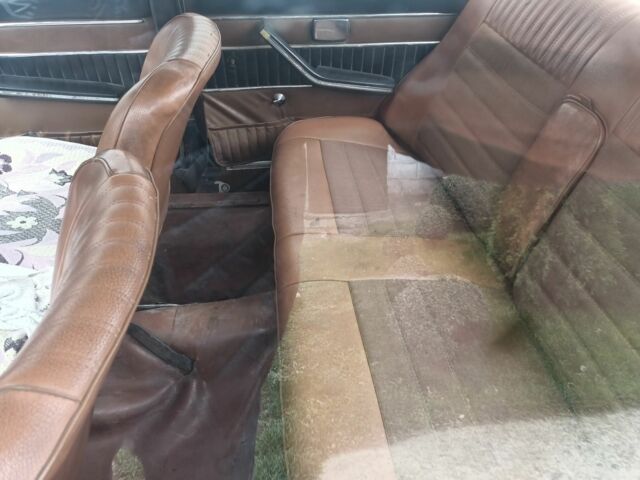 Красный ВАЗ 2103, объемом двигателя 1.5 л и пробегом 150 тыс. км за 400 $, фото 5 на Automoto.ua