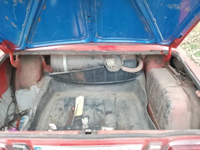 Красный ВАЗ 2103, объемом двигателя 1.5 л и пробегом 300 тыс. км за 381 $, фото 5 на Automoto.ua