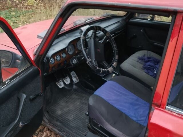 Красный ВАЗ 2103, объемом двигателя 1.5 л и пробегом 300 тыс. км за 381 $, фото 6 на Automoto.ua