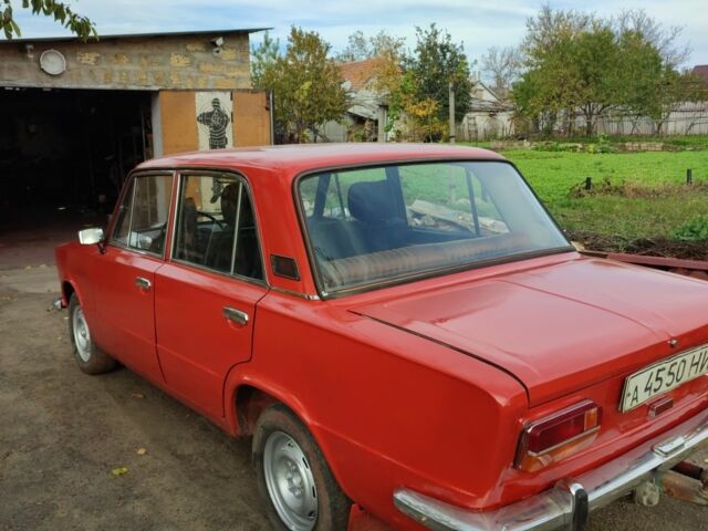 ВАЗ 2103 1976 в Николаеве на Automoto.ua Красный ВАЗ 2103, объемом двигателя 1 л и пробегом 29 тыс. км за 1000 $, фото 4 на Automoto.ua