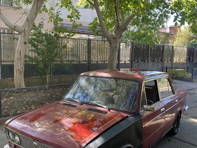 ВАЗ 2103 1976 в Одессе на Automoto.ua Красный ВАЗ 2103, объемом двигателя 1.6 л и пробегом 200 тыс. км за 450 $, фото 1 на Automoto.ua