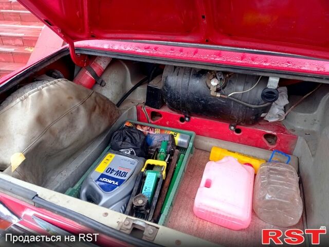 Красный ВАЗ 2103, объемом двигателя 1.5 л и пробегом 300 тыс. км за 650 $, фото 1 на Automoto.ua