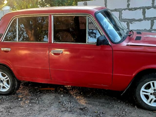 Красный ВАЗ 2103, объемом двигателя 1.5 л и пробегом 300 тыс. км за 631 $, фото 4 на Automoto.ua