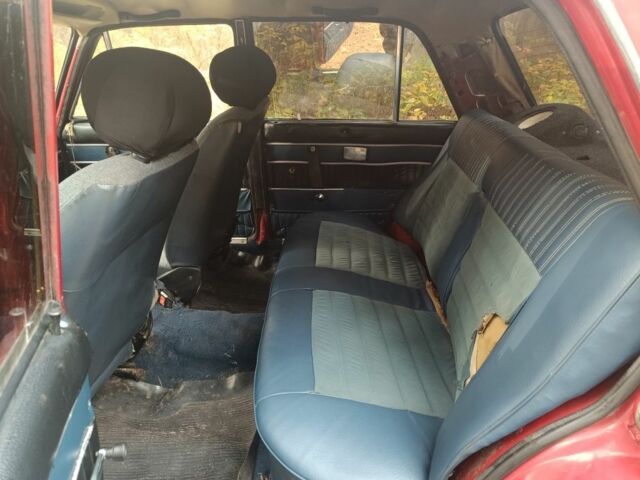 Красный ВАЗ 2103, объемом двигателя 0 л и пробегом 200 тыс. км за 261 $, фото 5 на Automoto.ua