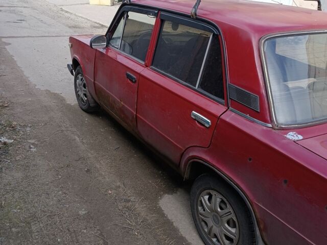 Красный ВАЗ 2103, объемом двигателя 2 л и пробегом 3 тыс. км за 500 $, фото 3 на Automoto.ua