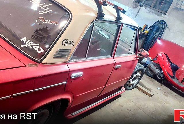 Красный ВАЗ 2103, объемом двигателя 1.8 л и пробегом 200 тыс. км за 600 $, фото 3 на Automoto.ua