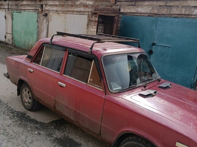 Красный ВАЗ 2103, объемом двигателя 2 л и пробегом 3 тыс. км за 500 $, фото 1 на Automoto.ua