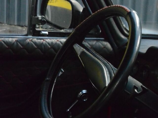 Красный ВАЗ 2103, объемом двигателя 1.3 л и пробегом 100 тыс. км за 1800 $, фото 5 на Automoto.ua