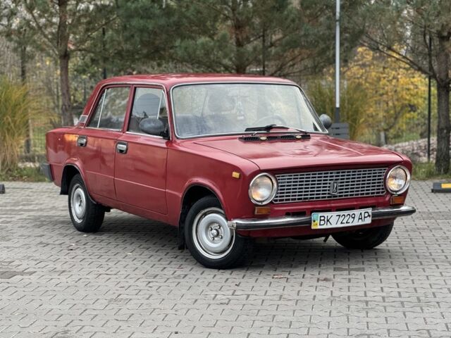 Красный ВАЗ 2103, объемом двигателя 1.2 л и пробегом 12 тыс. км за 630 $, фото 1 на Automoto.ua