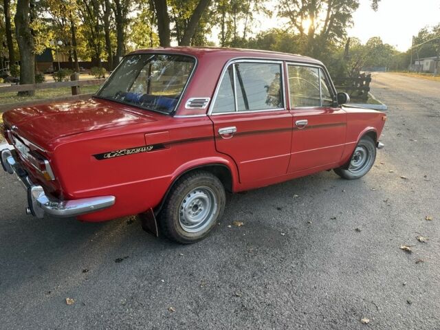 Червоний ВАЗ 2103, об'ємом двигуна 1.5 л та пробігом 420 тис. км за 450 $, фото 3 на Automoto.ua