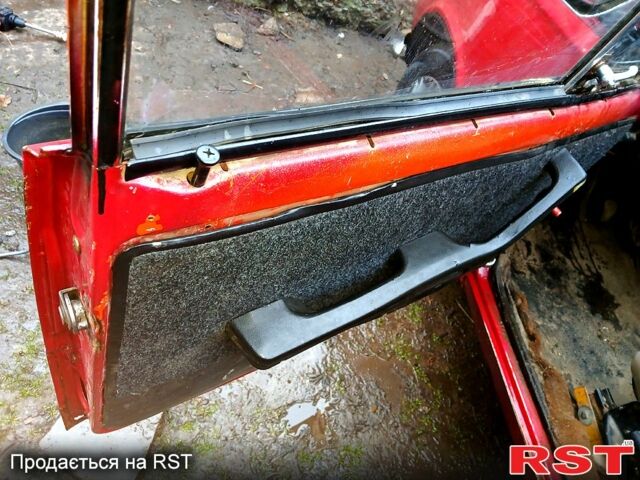 Красный ВАЗ 2103, объемом двигателя 1.5 л и пробегом 300 тыс. км за 450 $, фото 1 на Automoto.ua