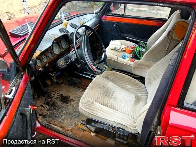 Красный ВАЗ 2103, объемом двигателя 1.5 л и пробегом 300 тыс. км за 450 $, фото 3 на Automoto.ua