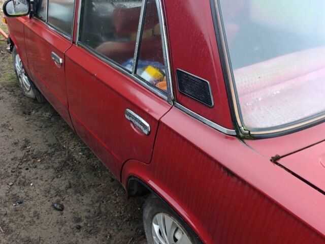 Червоний ВАЗ 2103, об'ємом двигуна 1.5 л та пробігом 100 тис. км за 600 $, фото 1 на Automoto.ua