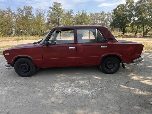 Красный ВАЗ 2103, объемом двигателя 1.5 л и пробегом 150 тыс. км за 600 $, фото 1 на Automoto.ua