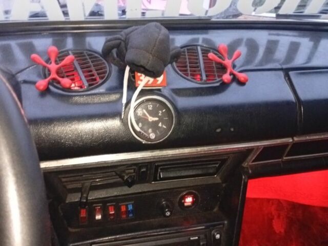 Красный ВАЗ 2103, объемом двигателя 1.5 л и пробегом 3 тыс. км за 700 $, фото 3 на Automoto.ua