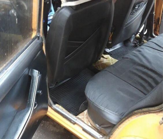 Желтый ВАЗ 2103, объемом двигателя 1.5 л и пробегом 3 тыс. км за 576 $, фото 3 на Automoto.ua