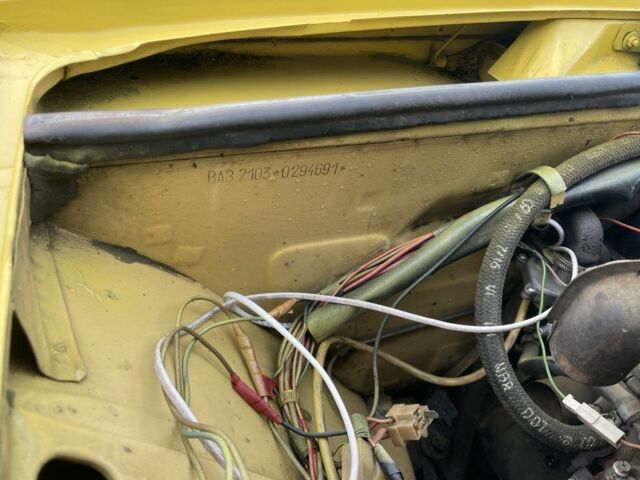 Желтый ВАЗ 2103, объемом двигателя 1 л и пробегом 79 тыс. км за 1000 $, фото 10 на Automoto.ua