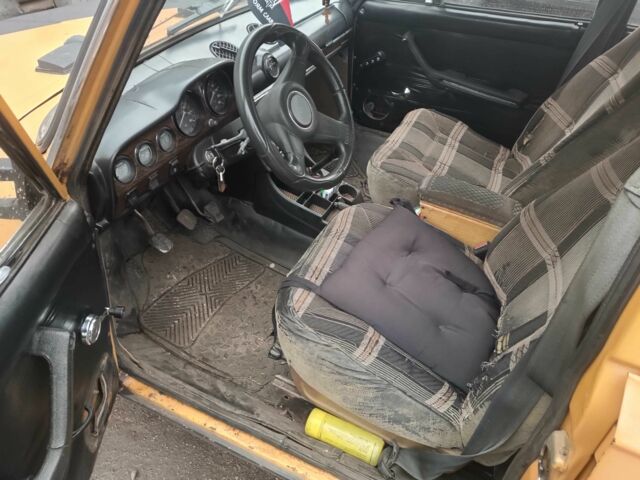 Желтый ВАЗ 2103, объемом двигателя 1.5 л и пробегом 78 тыс. км за 728 $, фото 4 на Automoto.ua