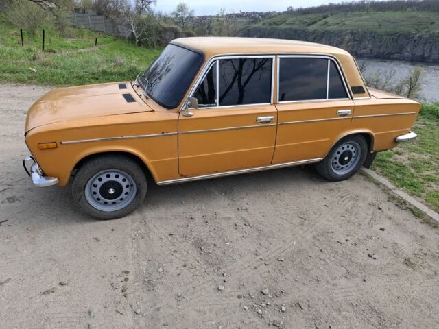 Желтый ВАЗ 2103, объемом двигателя 0 л и пробегом 250 тыс. км за 728 $, фото 1 на Automoto.ua