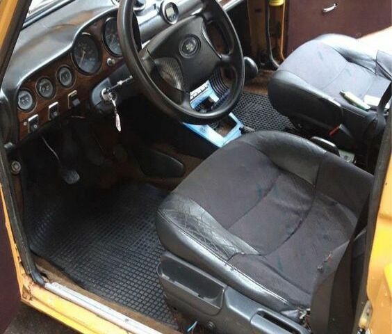 Желтый ВАЗ 2103, объемом двигателя 1.5 л и пробегом 3 тыс. км за 576 $, фото 1 на Automoto.ua
