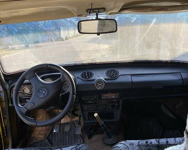 Желтый ВАЗ 2103, объемом двигателя 1.6 л и пробегом 100 тыс. км за 555 $, фото 4 на Automoto.ua
