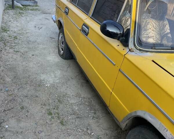 Желтый ВАЗ 2103, объемом двигателя 1.6 л и пробегом 100 тыс. км за 555 $, фото 1 на Automoto.ua