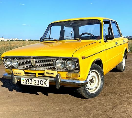 Желтый ВАЗ 2103, объемом двигателя 1.5 л и пробегом 299 тыс. км за 950 $, фото 1 на Automoto.ua