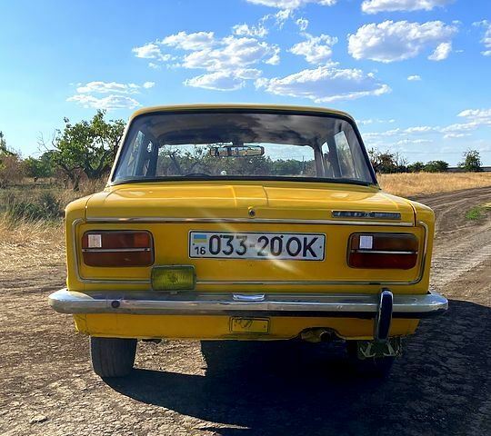 Желтый ВАЗ 2103, объемом двигателя 1.5 л и пробегом 299 тыс. км за 950 $, фото 2 на Automoto.ua