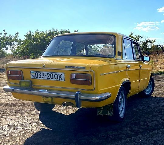 Желтый ВАЗ 2103, объемом двигателя 1.5 л и пробегом 299 тыс. км за 950 $, фото 3 на Automoto.ua