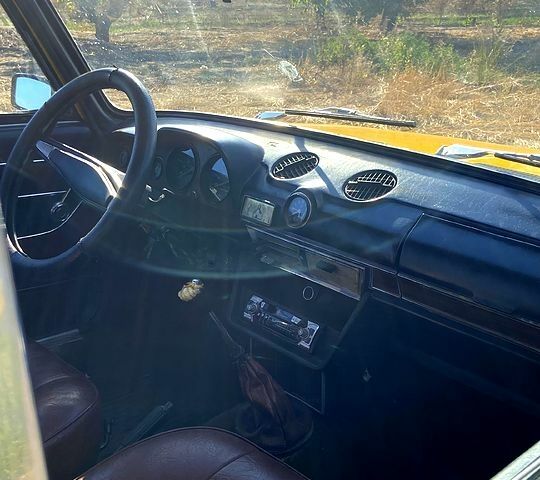 Желтый ВАЗ 2103, объемом двигателя 1.5 л и пробегом 299 тыс. км за 950 $, фото 6 на Automoto.ua