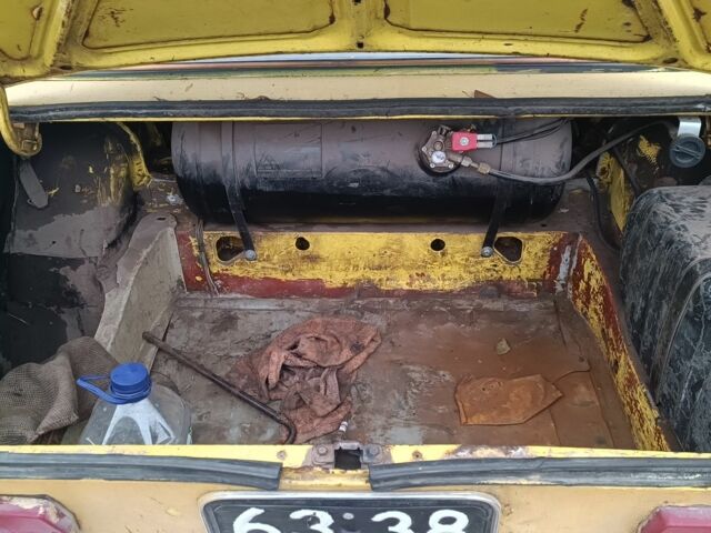 Желтый ВАЗ 2103, объемом двигателя 1.5 л и пробегом 1 тыс. км за 238 $, фото 7 на Automoto.ua