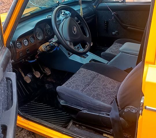 Жовтий ВАЗ 2103, об'ємом двигуна 1.3 л та пробігом 140 тис. км за 650 $, фото 5 на Automoto.ua