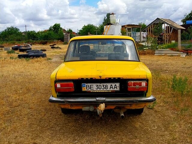 Желтый ВАЗ 2103, объемом двигателя 1.5 л и пробегом 0 тыс. км за 600 $, фото 2 на Automoto.ua