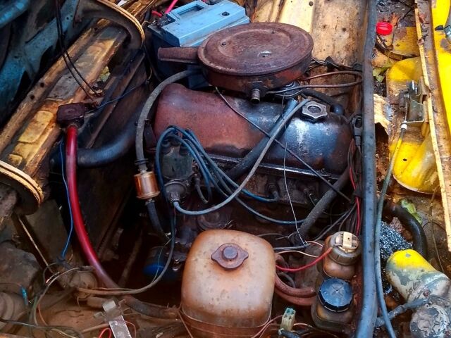 Жовтий ВАЗ 2103, об'ємом двигуна 1.3 л та пробігом 100 тис. км за 300 $, фото 1 на Automoto.ua