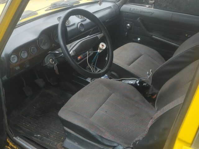 Желтый ВАЗ 2103, объемом двигателя 1 л и пробегом 60 тыс. км за 522 $, фото 5 на Automoto.ua