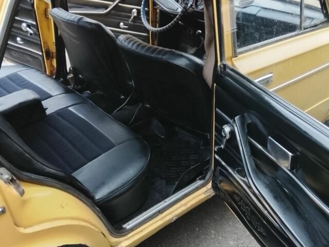 Жовтий ВАЗ 2103, об'ємом двигуна 1.3 л та пробігом 117 тис. км за 816 $, фото 7 на Automoto.ua