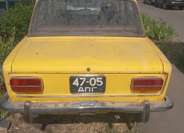 Желтый ВАЗ 2103, объемом двигателя 0 л и пробегом 165 тыс. км за 411 $, фото 3 на Automoto.ua
